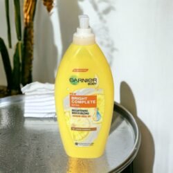 THAILAND GARNIER VITAMIN C Body 400 Ml Sun Block Lotion UVA / UVB Bright Complete 2x Lemon Gbvc Reduce the Dark Spots and Even Out Skin Tone