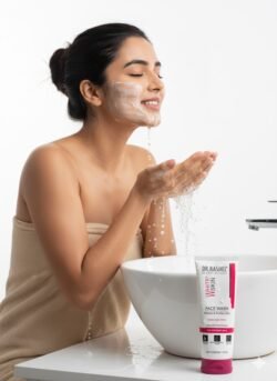 5494cd504471b68a08fe58ba28523754.jpg Dr. Rashel Face Wash (nh4w) Whitte skin All Skin Types 100ml.