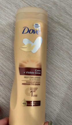 777ea91f3c3cf25434f46e1e907794c3.jpg DOVE Visible Glow (dmdl) Medium to Dark Gradual Tanning Lotion for Sun-Kissed Skin Self-Tan Lotion for All Skin Types 400ml